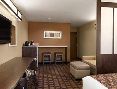 Microtel Inn & Suites By Wyndham Odessa Tx Exterior photo